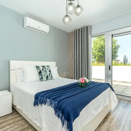 Casa Alan By Rent2u, Lda *