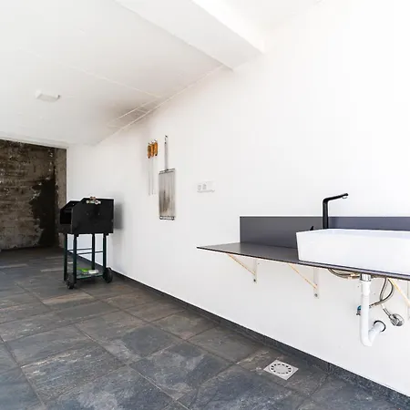 펜션 Casa Alan By Rent2u, Lda *