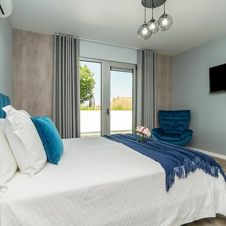 Casa Alan By Rent2u, Lda