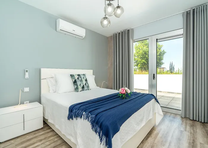 Casa Alan By Rent2u, Lda *