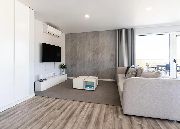 Casa Alan By Rent2u, Lda * أركو دا كالهيتا